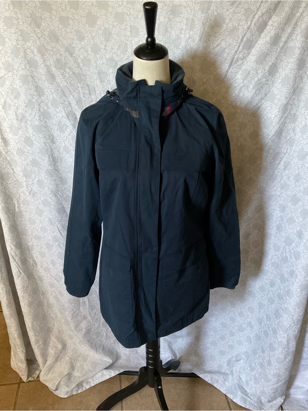 Pendleton Navy Hooded Raincoat with A Plaid Lining - Picture 3 of 11